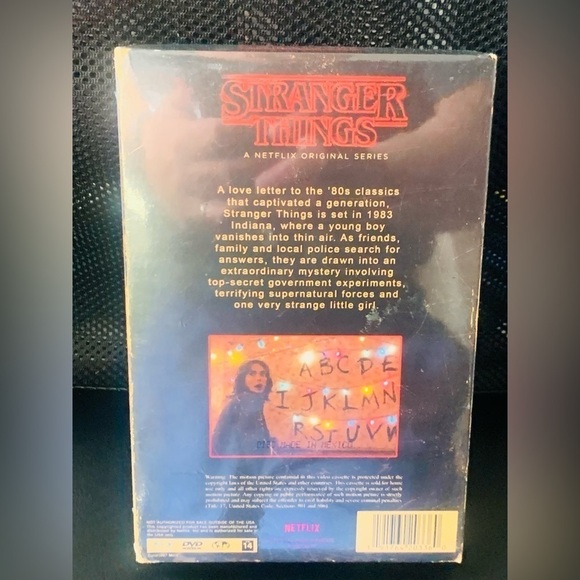 Netflix Stranger Things Season 1 4-Disc Blu-Ray +DVD Collector's Edition Box Set - Picture 2 of 2